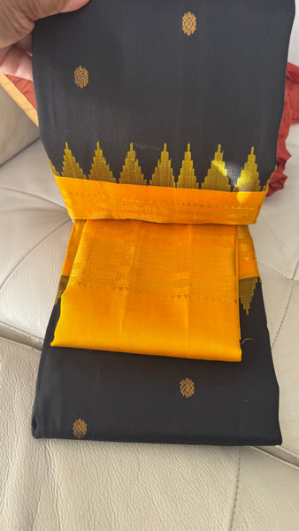 Black and Gold Pure Silk Handloom Gadwal Saree