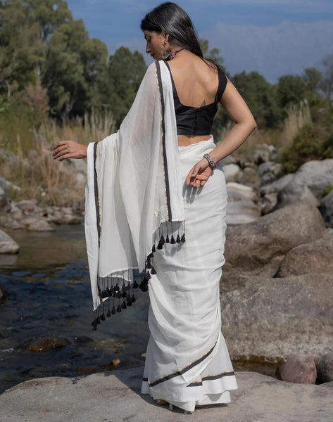 Soft Mul Cotton White Saree With Tassels