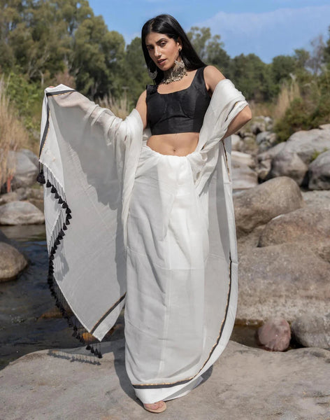 Soft Mul Cotton White Saree With Tassels