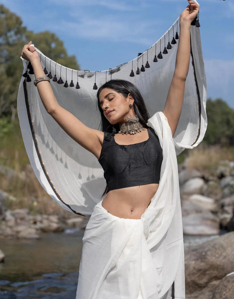 Soft Mul Cotton White Saree With Tassels