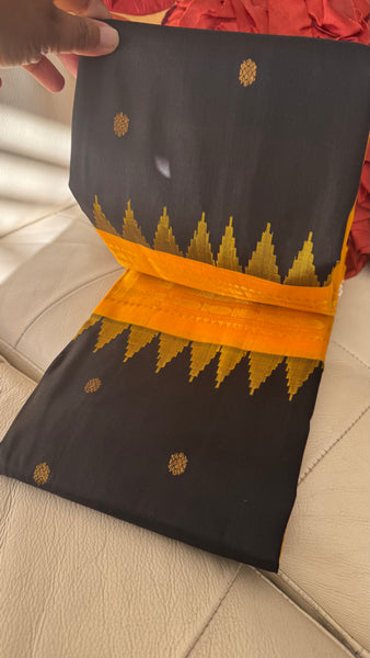Black and Gold Pure Silk Handloom Gadwal Saree