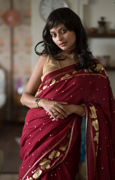Dark Red Mul Cotton Floral Print Taant Saree With Lace