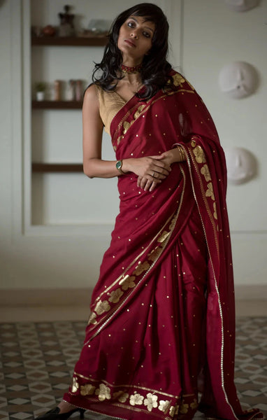 Dark Red Mul Cotton Floral Print Taant Saree With Lace