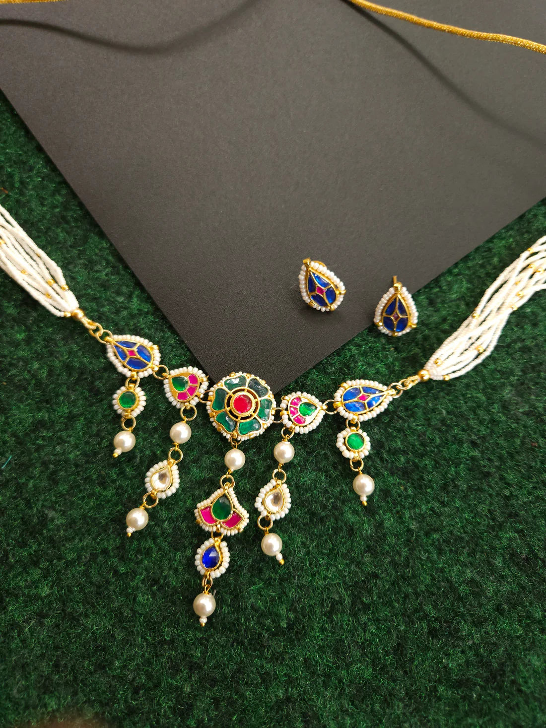 Aarvi pachi kundan necklace set