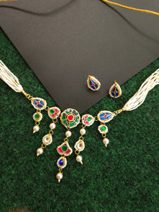 Aarvi pachi kundan necklace set