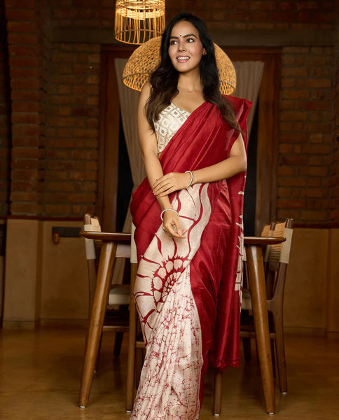 Agamoni Durga Puja Collection Red & Off White Batik Saree