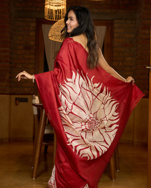 Agamoni Durga Puja Collection Red & Off White Batik Saree