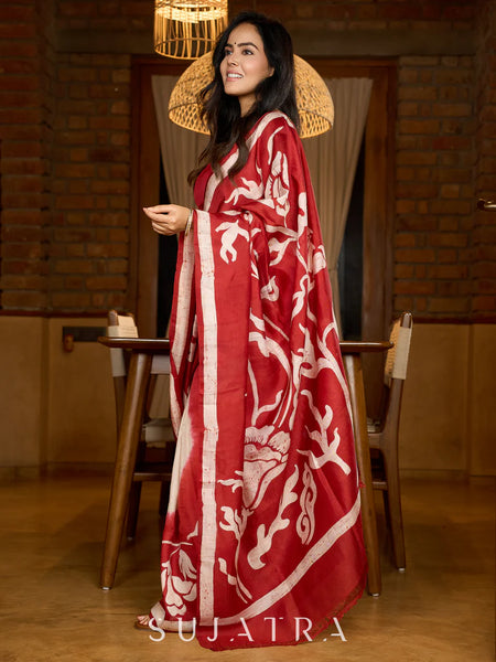 Agamoni Durga Puja Collection Red & Off White Batik Saree
