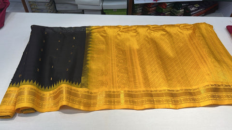 Black and Gold Pure Silk Handloom Gadwal Saree