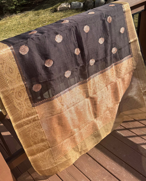 Midnight Magic: Handwoven Black Kora Silk Banarasi Saree