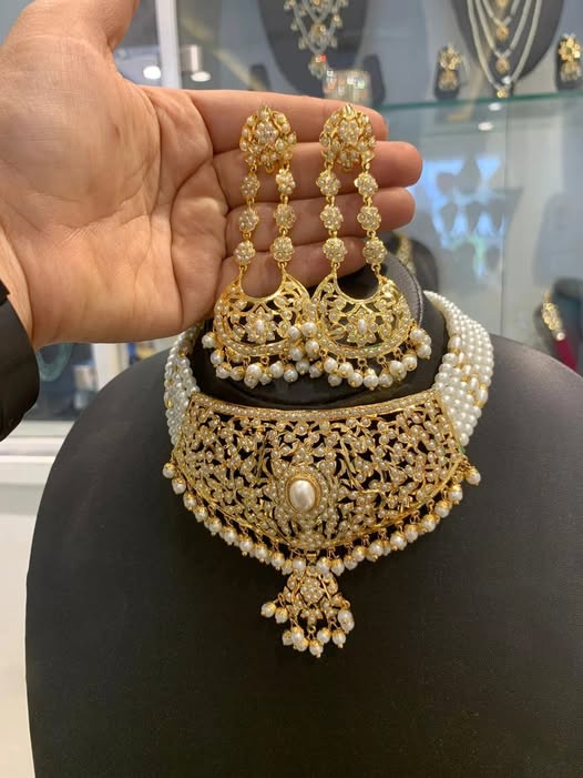 Gold PlatedJaddau Necklace Set with White Pearls & Matching Earrings