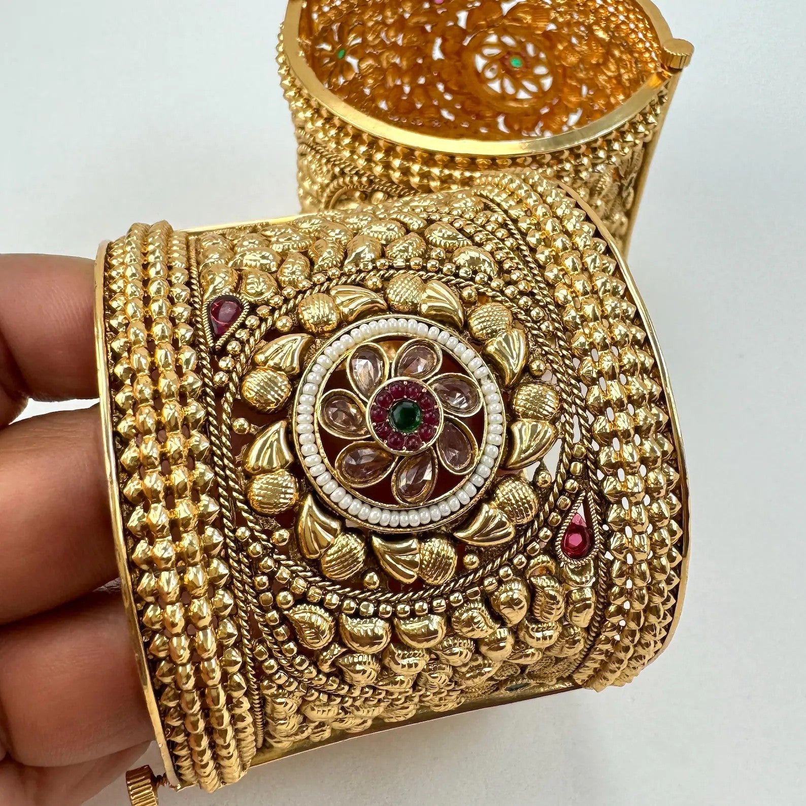 Gold plated Rajwadi Antique Broad Bangles Single openable Kada Bangle(1Pc)