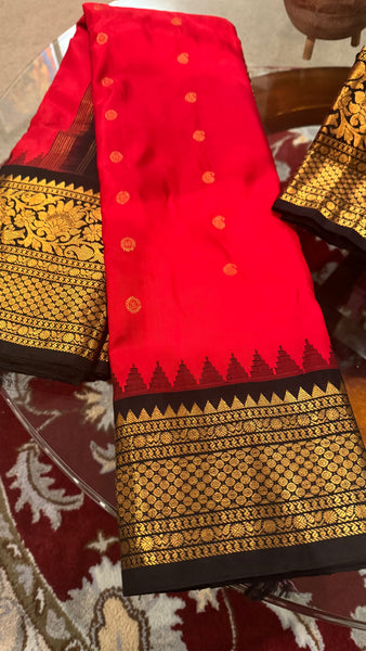 Red, Black, and Gold Dual Tone Pure Silk Handloom Gadwal Saree