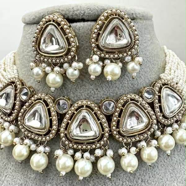 White Pearl Choker necklace