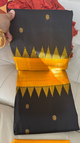 Black and Gold Pure Silk Handloom Gadwal Saree