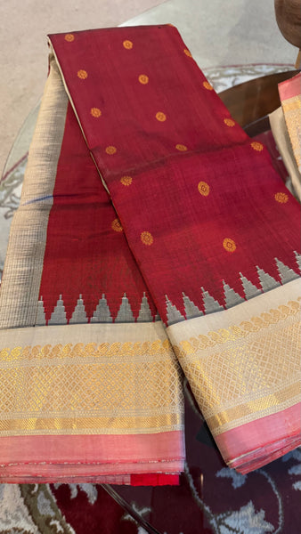 Deep Maroon and Gold Dual Tone Pure Silk Handloom Gadwal Saree