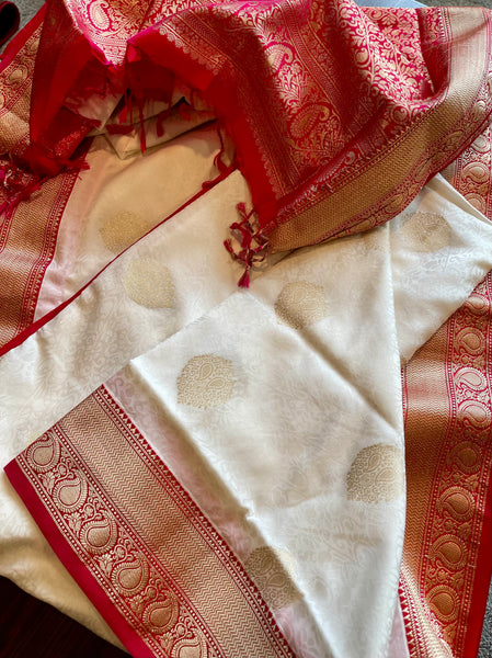White and Reddish Pink Handloom Soft Silk Saree