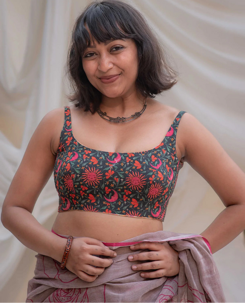 Reversible sleeveless padded U-neck blouse in multicolour printed cotton-viscose with stretchable versatile blouse