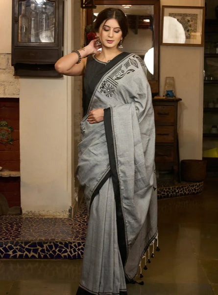 GREY COTTON SAREE WITH HAND PAINTING HIGHLIGHTED WITH CONTRAST PAINTED SIDE POCKET