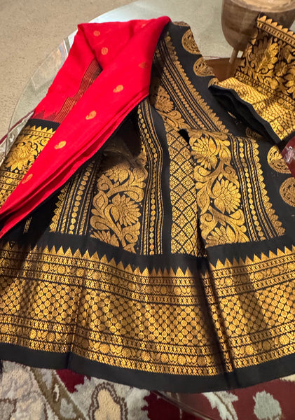 Red, Black, and Gold Dual Tone Pure Silk Handloom Gadwal Saree