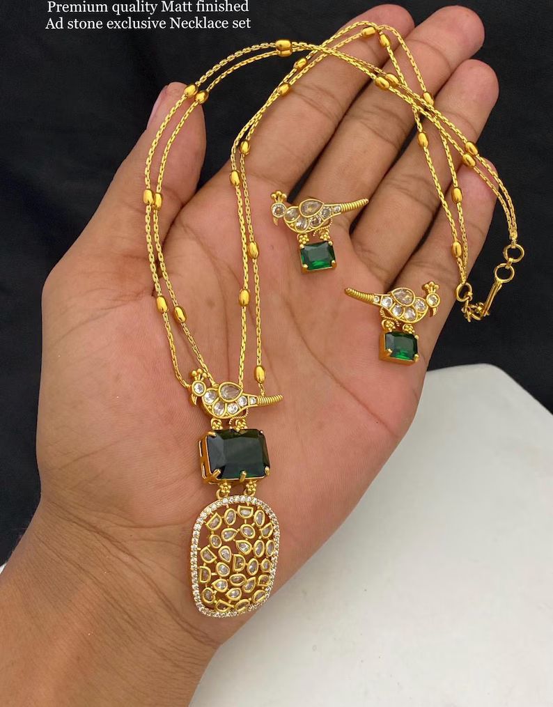 Green Peacock Kemp Necklace set in gold