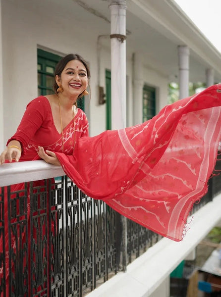 Nayanthara Soft Handloom-woven Handspun Cotton Saree