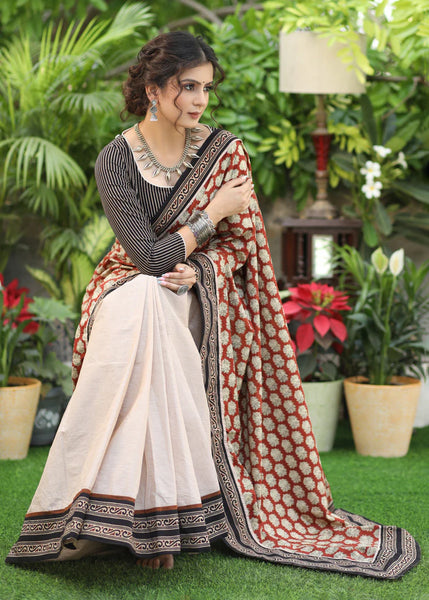 CREAM COTTON SAREE WITH PRINTED PALLU AND HIGHLIGHTED WITH AJRAKH BORDER