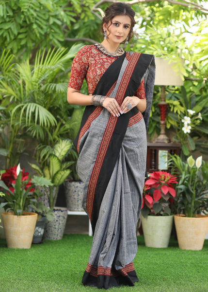 SLATE GREY COTTON SAREE WITH BEAUTIFUL AJRAKH LINES IN THE PALLU HIGHLIGHTED WITH BLACK BORDER