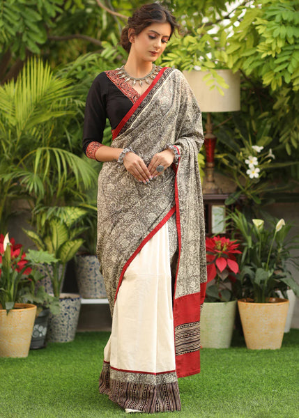 OFF-WHITE COTTON SAREE WITH PRINTED COMBINATION PALLU, MAROON & AJRAKH BORDER