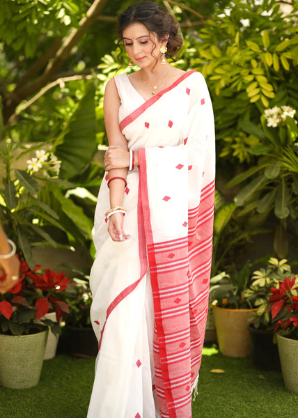 WHITE BENGAL HANDLOOM SAREE WITH RED BORDER