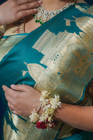 Kashi Elegance – Mint Green and Gold Mashru Silk Banarasi Handloom Saree
