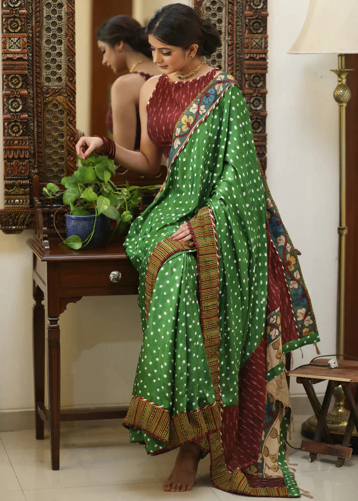 GREEN GAJJI SILK BANDHEJ SAREE WITH KALAMKARI HAND PAINTED PALLU & LINE BORDER
