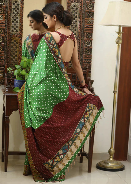 GREEN GAJJI SILK BANDHEJ SAREE WITH KALAMKARI HAND PAINTED PALLU & LINE BORDER
