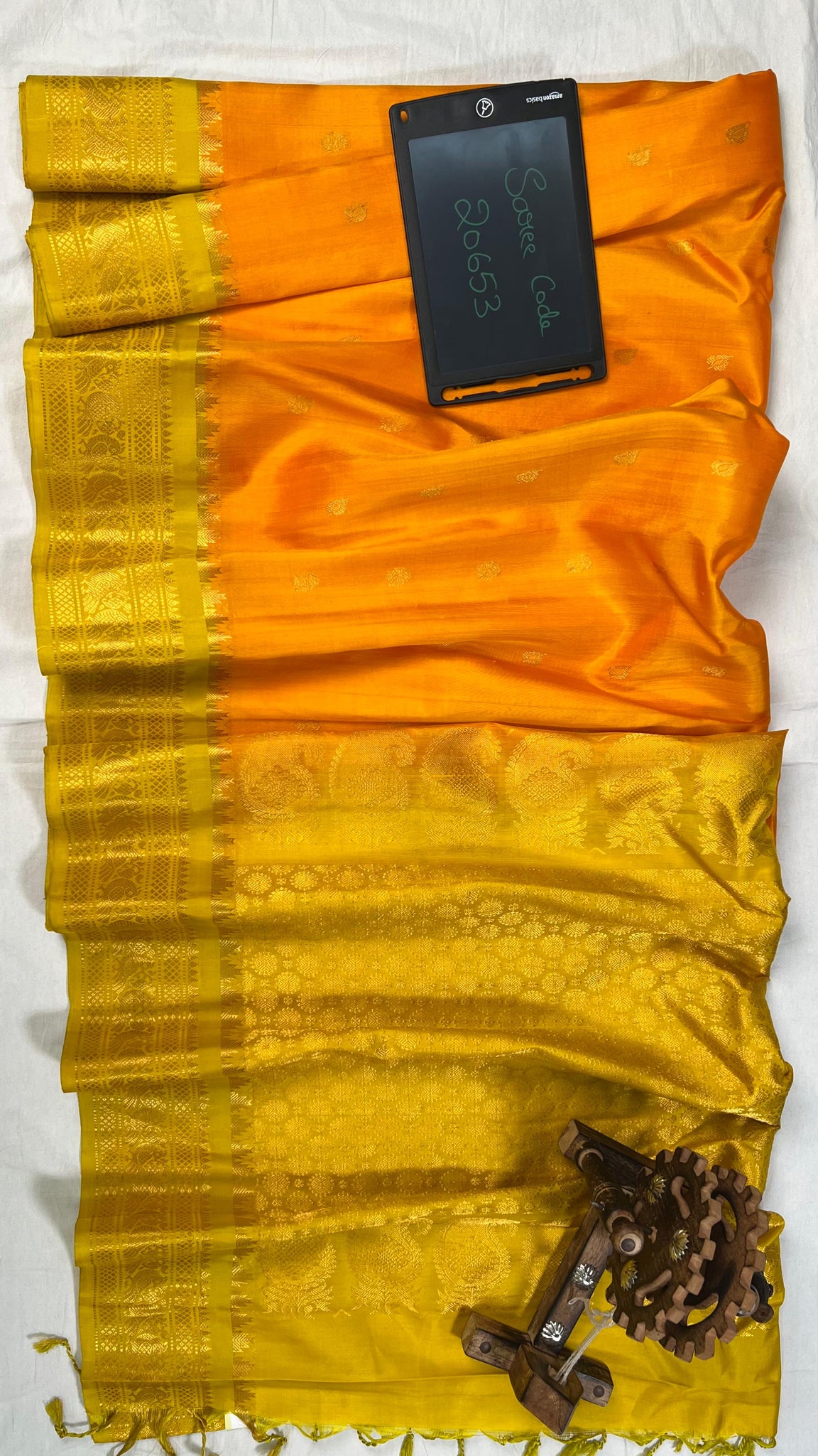 Iridescent Orange and Yellowish Lime Pure Silk Handloom Gadwal Saree