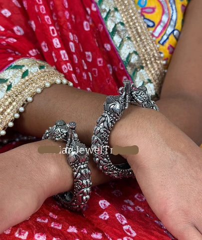 Oxidized Silver Openable Elephant Kada