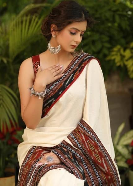 OFF-WHITE COTTON SAREE WITH BEAUTIFUL IKAAT DOUBLE BORDER