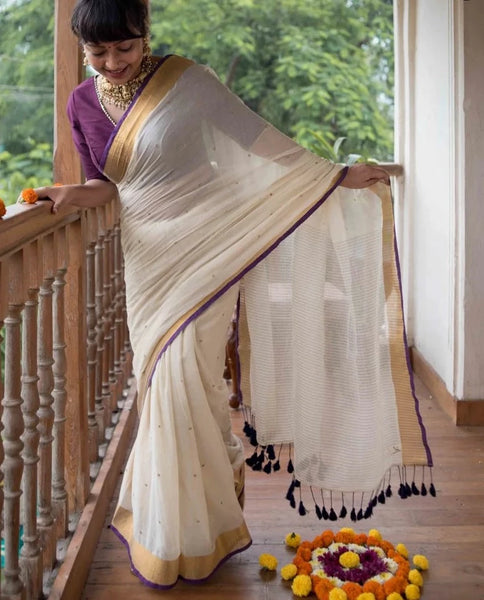 Soft And Lightweight Off-white Mul Cotton Saree