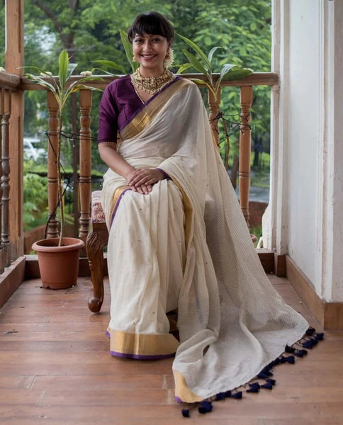 Soft And Lightweight Off-white Mul Cotton Saree
