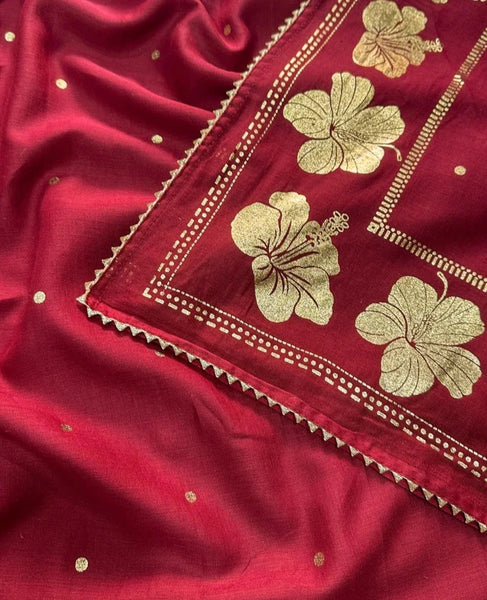 Dark Red Mul Cotton Floral Print Taant Saree With Lace