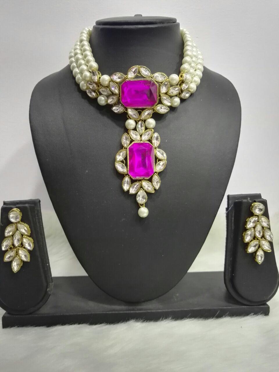 forvrængning Udelukke håndtag 3 Layer Pearl Threaded Pink Stone Choker Necklace Set With Matching Le –  ShopBollyWear.Com