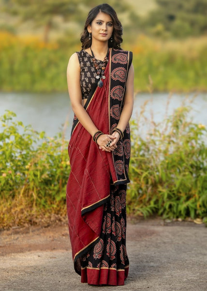 AJRAKH AND MAROOON HANDLOOM COTTON COMBINATION SAREE WITH THREADWORK