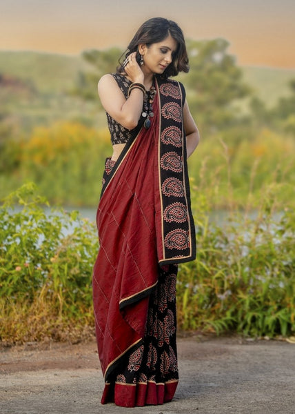 AJRAKH AND MAROOON HANDLOOM COTTON COMBINATION SAREE WITH THREADWORK