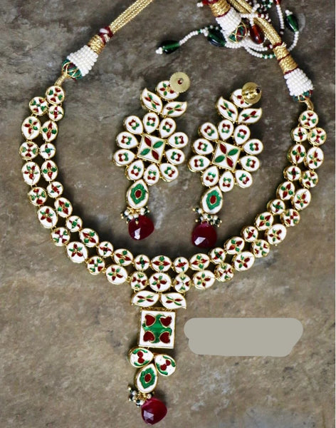Adjustable High Quality Kundan Choker Necklace Set with Matching Earrings.