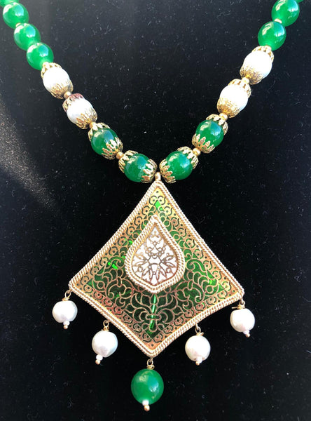 Green And White Thewa Necklace With Earrings
