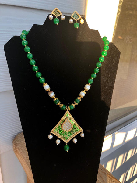 Green And White Thewa Necklace With Earrings
