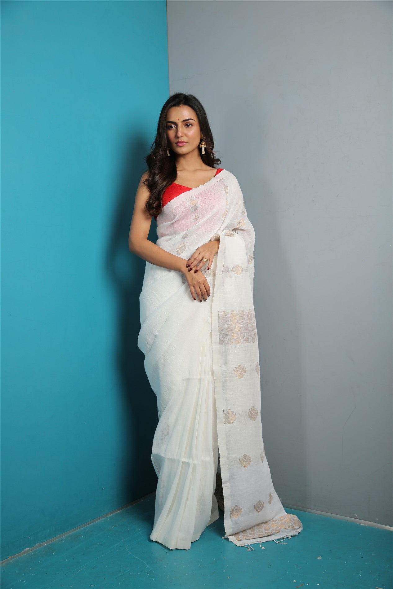 Pearl White Organic Linen With Jacquard  Work and Pallu