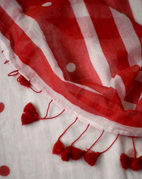 White & Red Screen Printed Mul Cotton Saree
