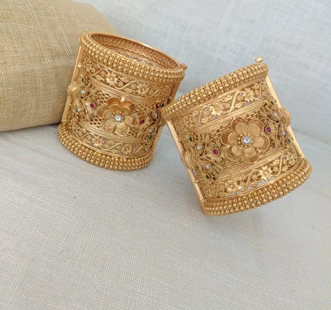 Single Gold Wide Kada Bangle