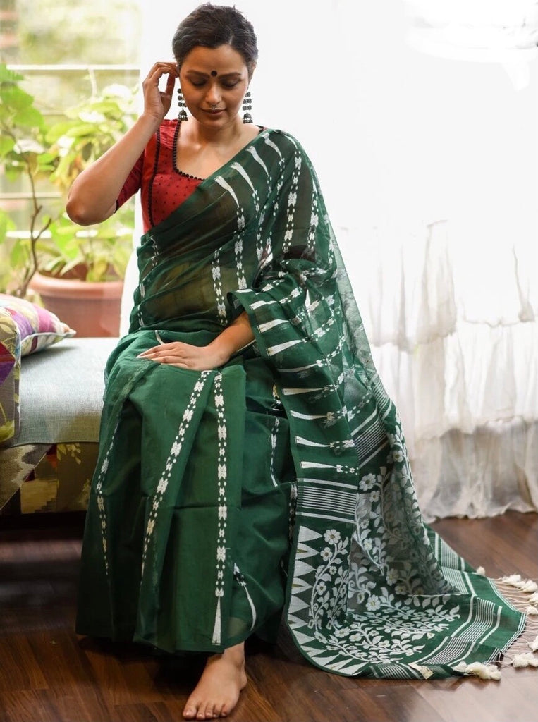 Saundraa - Parrot Green Traditional Handloom Dhakai Jamdani